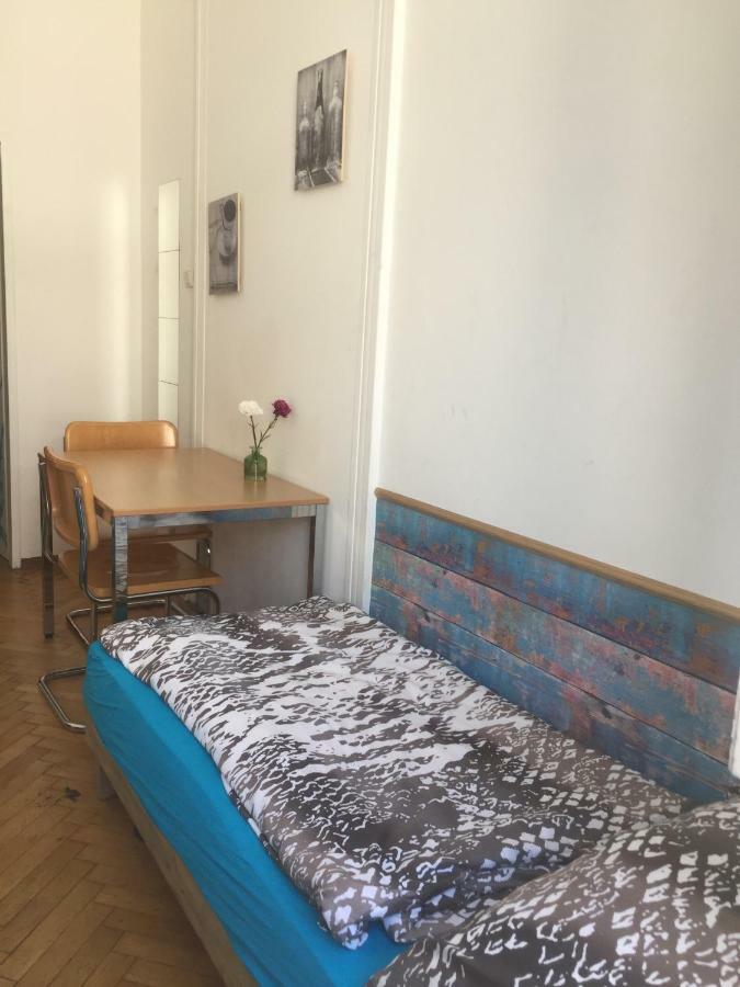 Chichilli Hostel Viena Exterior foto